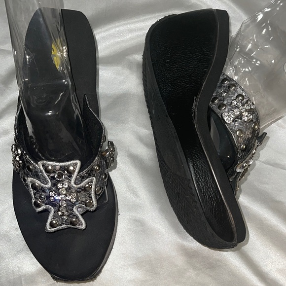Volatile 9 jeweled cross sandal wedges